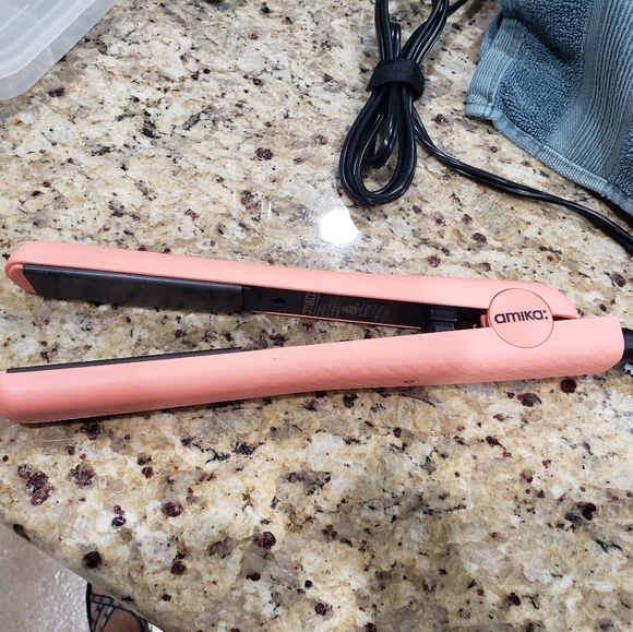 Amika‎ straightener - Picture 1 of 2
